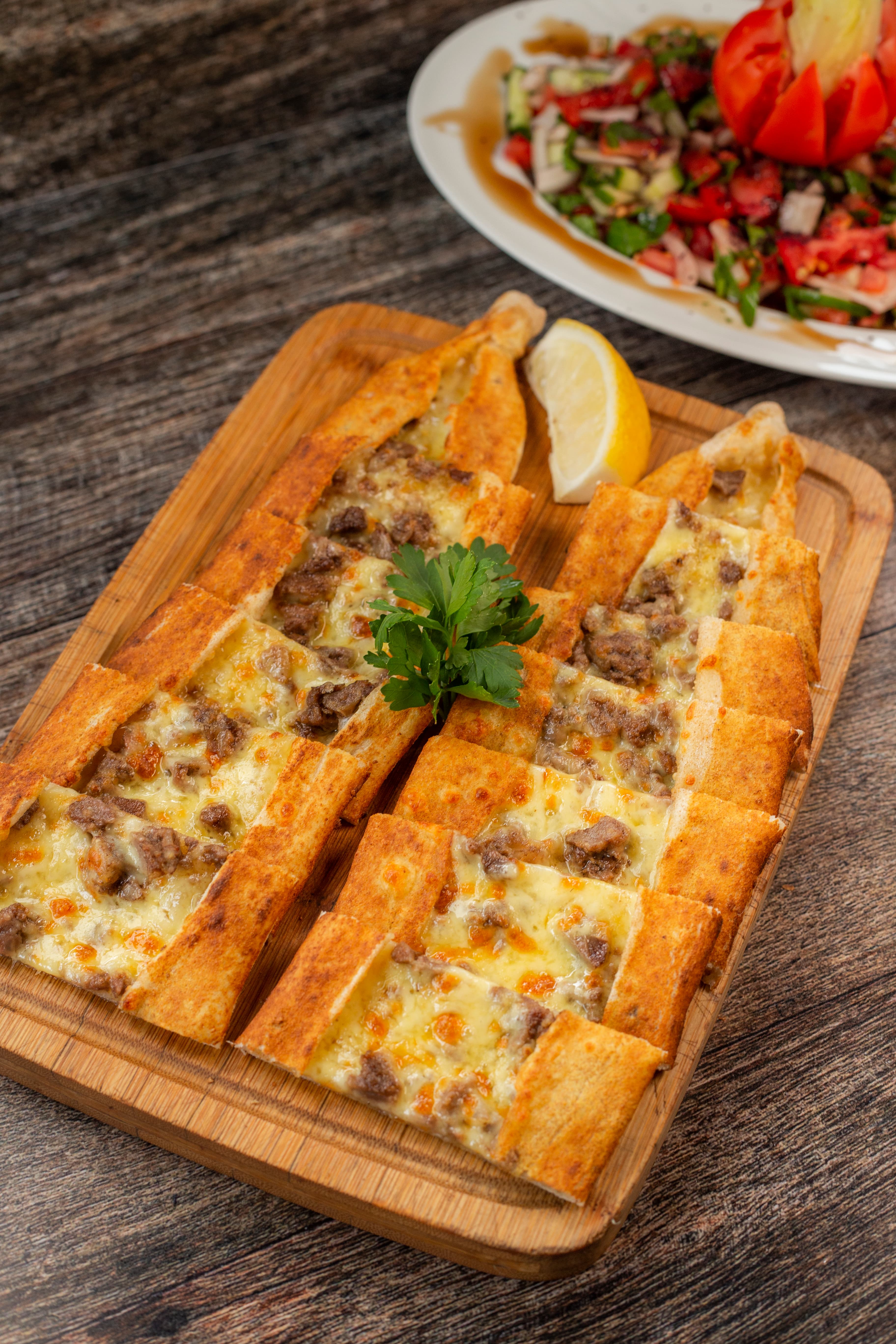 Kavurmalı Kaşarlı Pide