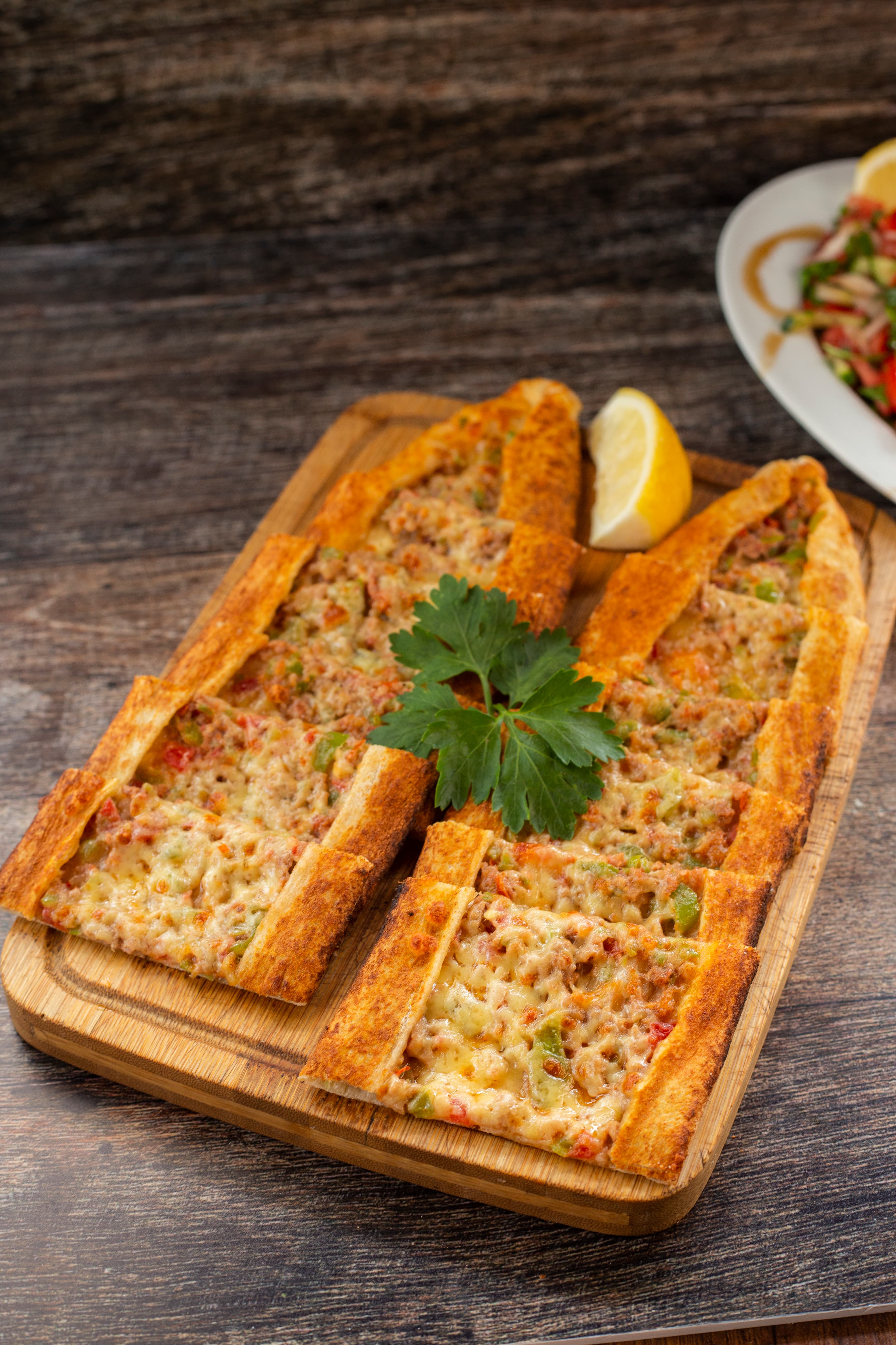 Kıymalı Kaşarlı Pide