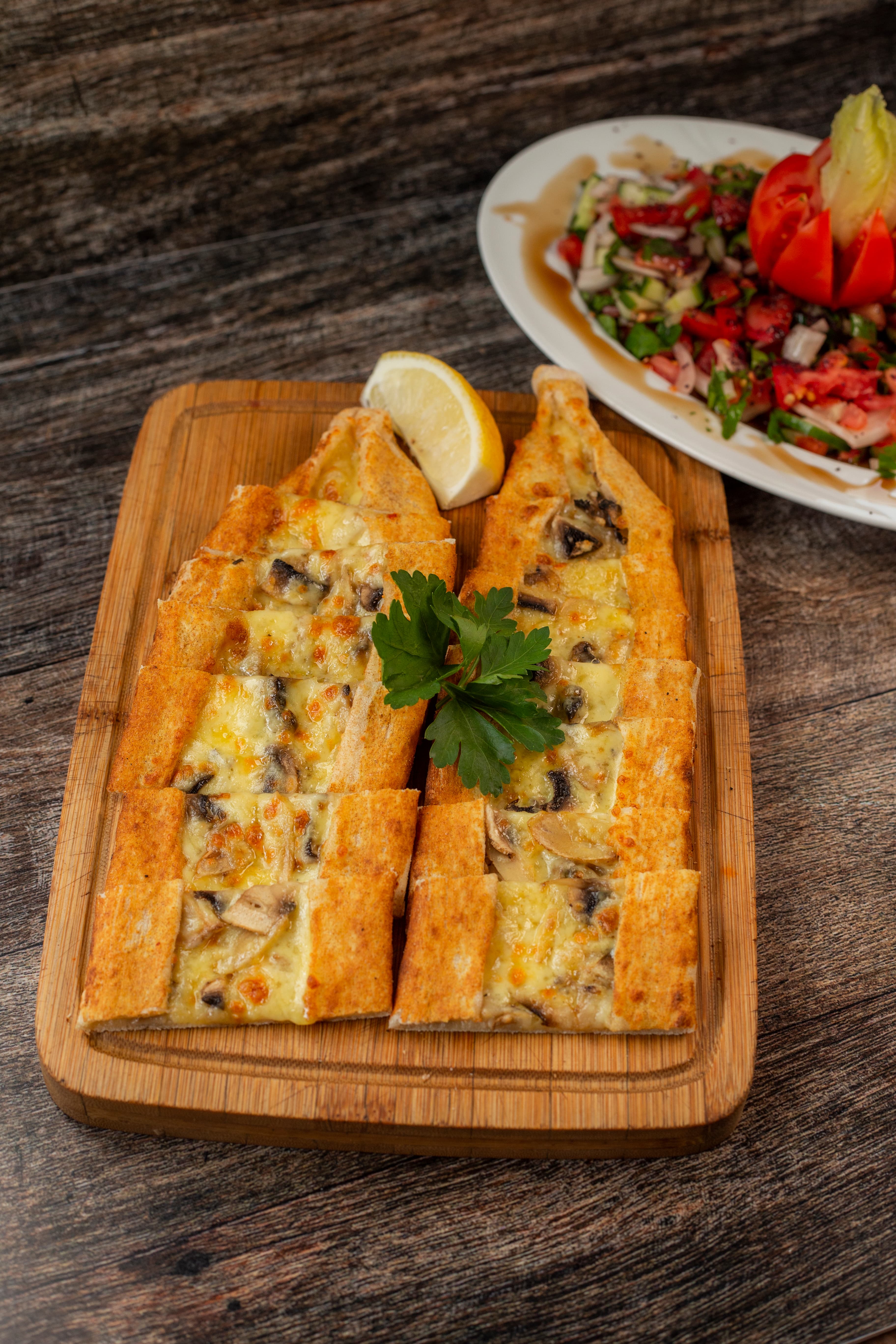Kaşarlı Mantarlı Pide