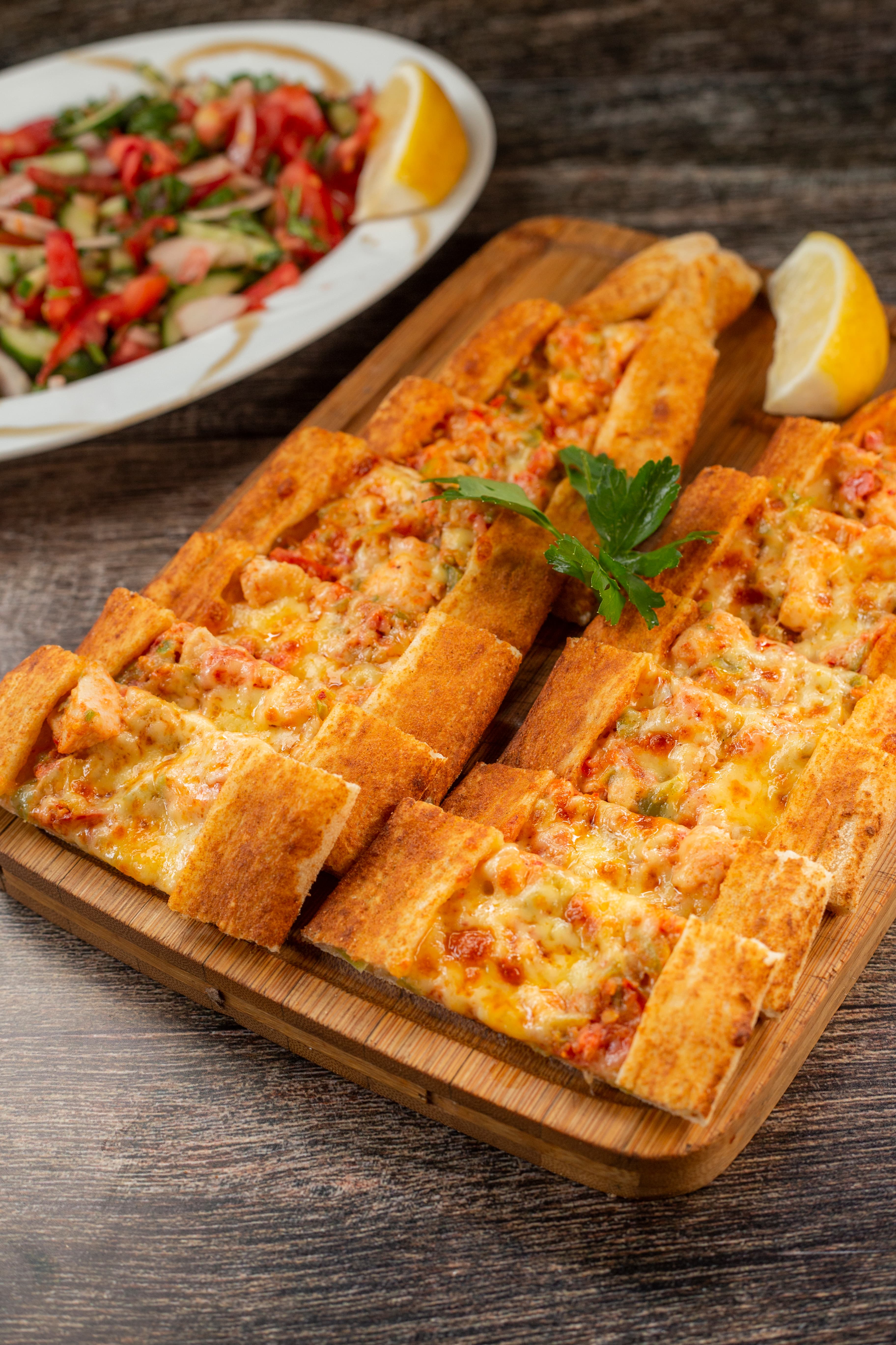 Tavuklu Kaşarlı Pide